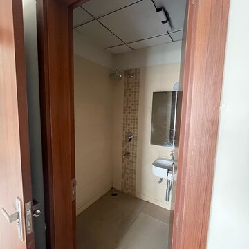 Room in 3 BHK Builder Floor at Central Park 3 Flower Valley, Sohna Sector 33 – for Rent