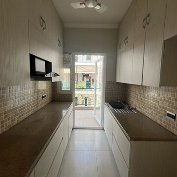 Building Lobby in 3 BHK Builder Floor at Central Park 3 Flower Valley, Sohna Sector 33 – for Rent