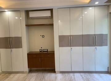 Furnished Amenities in 3 BHK Builder Floor at Sushant Vyapaar Kendra, Sector 43 – for Rent