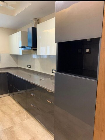 Kitchen in 3 BHK Builder Floor at Sushant Vyapaar Kendra, Sector 43 – for Rent
