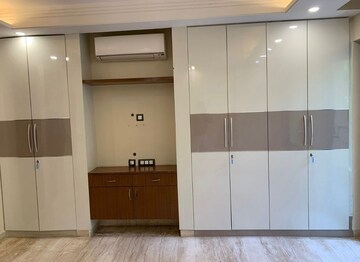 Furnished Amenities in 3 BHK Builder Floor at Gupta Awas, Sector 43 – for Rent