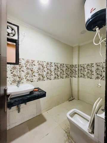 Team Area in 1 BHK Builder Floor at Saket – for Rent