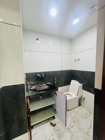 Bathroom in 1 BHK Builder Floor at Saket – for Rent