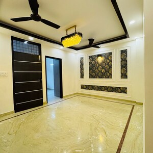 Room in 3 BHK Builder Floor at Govindpuri – for Sale