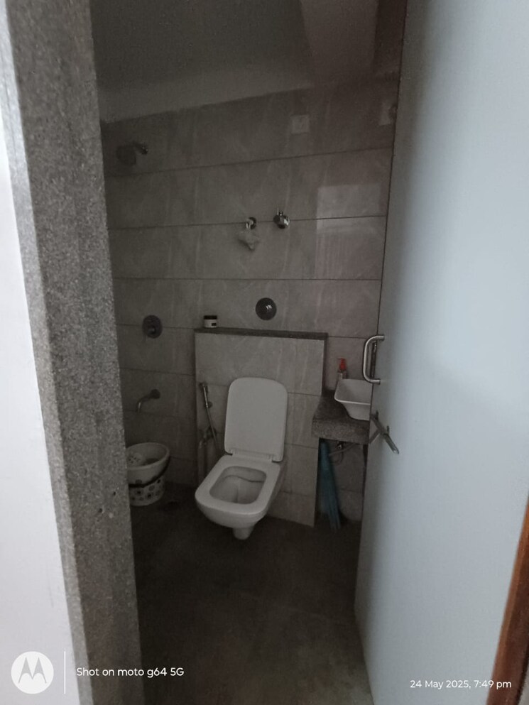 Bathroom, goyal-orchid-blues 2 Bedroom 1069 Sq.Ft. Apartment In Shela Ahmedabad 9167202