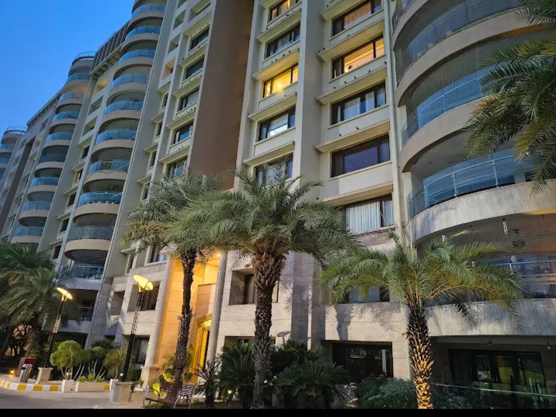 4 BHK + Servant Room 7000 Sq.Ft. Apartment in Ambience Caitriona