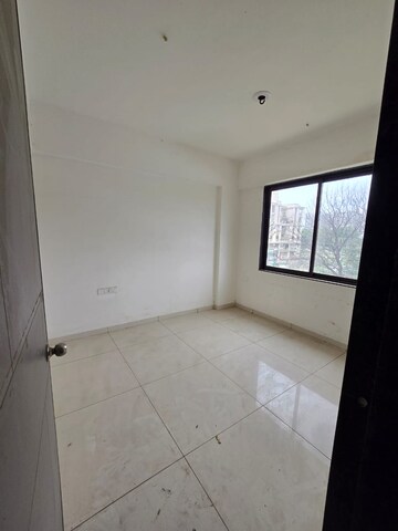 Room in 3 BHK Apartment at Sama Savli Road – for Rent