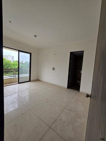 Room in 3 BHK Apartment at Sama Savli Road – for Rent