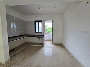 Room in 3 BHK Apartment at Sama Savli Road – for Rent