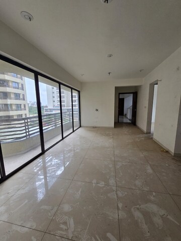 Room in 3 BHK Apartment at Sama Savli Road – for Rent