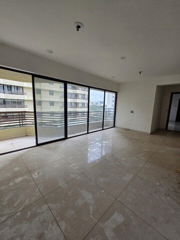 Room in 3 BHK Apartment at Sama Savli Road – for Rent