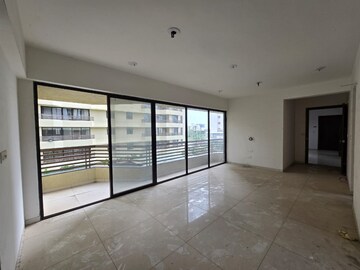 Room in 3 BHK Apartment at Sama Savli Road – for Rent