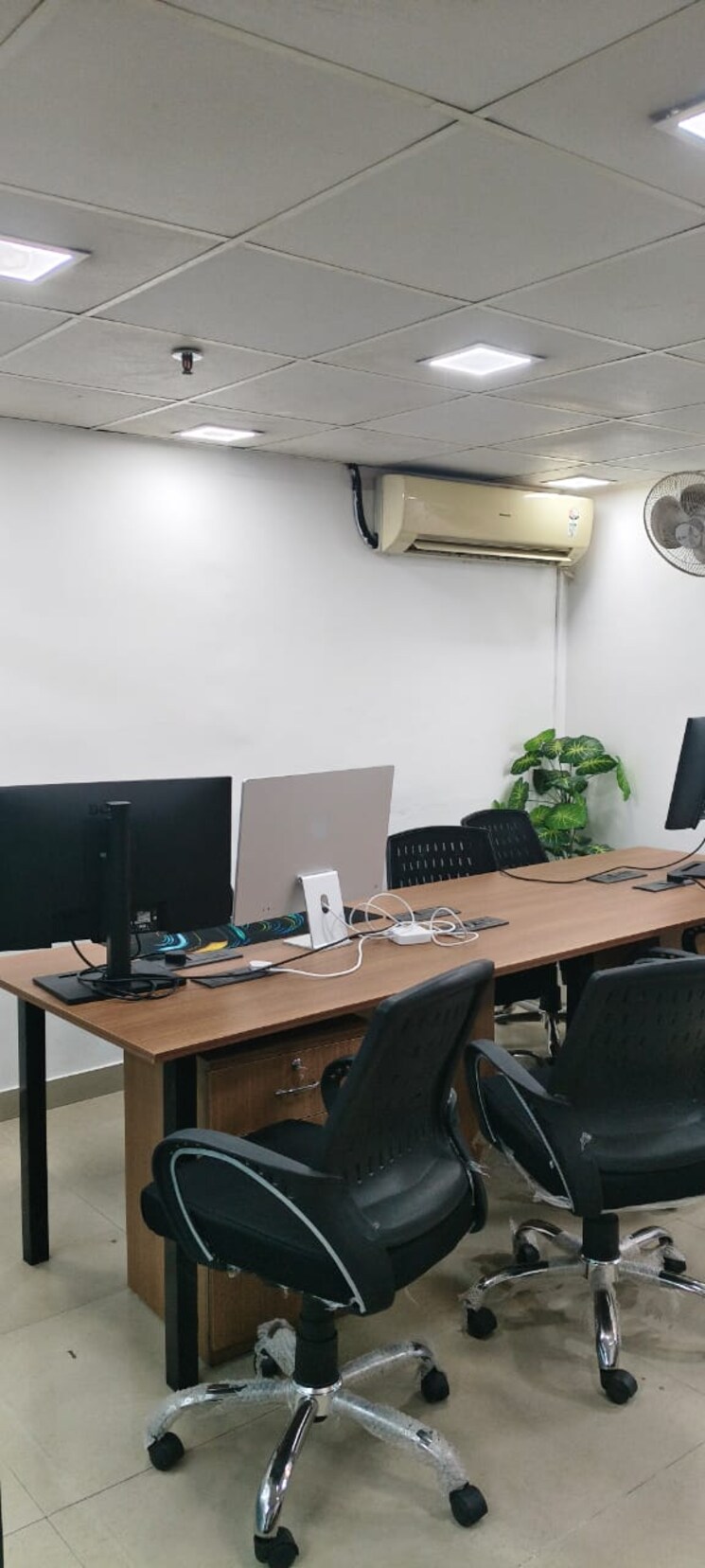Team Area, connaught place Commercial Office Space 490 Sq.Ft. In Connaught Place Delhi 9169655