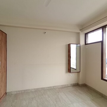 Room in 4 BHK Builder Floor at Unitech South City II, Sector 50 – for Rent