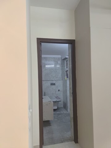 Room in 3 BHK Builder Floor at Unitech Deerwood Chase, Nirvana Country – for Rent