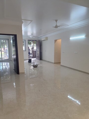 Room in 3 BHK Builder Floor at Unitech Deerwood Chase, Nirvana Country – for Rent