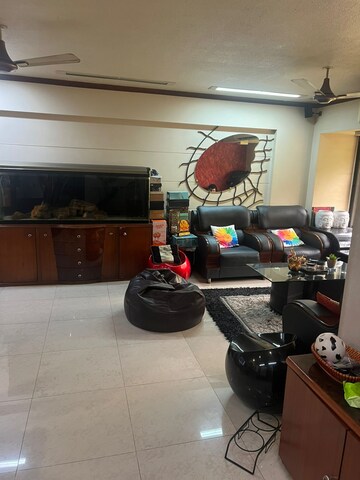 Room in 2 BHK Apartment at Juhu – for Rent