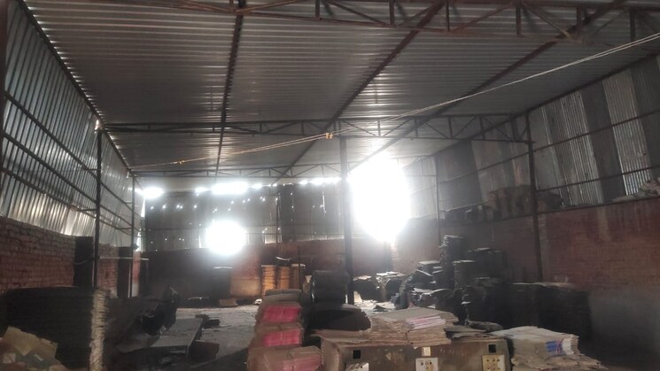 Gym, chaupanki Commercial Industrial Plot 1000 Sq.Mt. In Chaupanki Bhiwadi 9169737