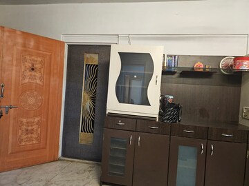 Furnished Amenities in 1 BHK Apartment at Juhu – for Rent