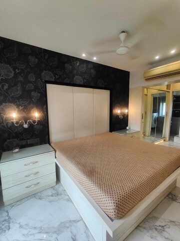 Bedroom in 1 BHK Apartment at Andheri West – for Rent