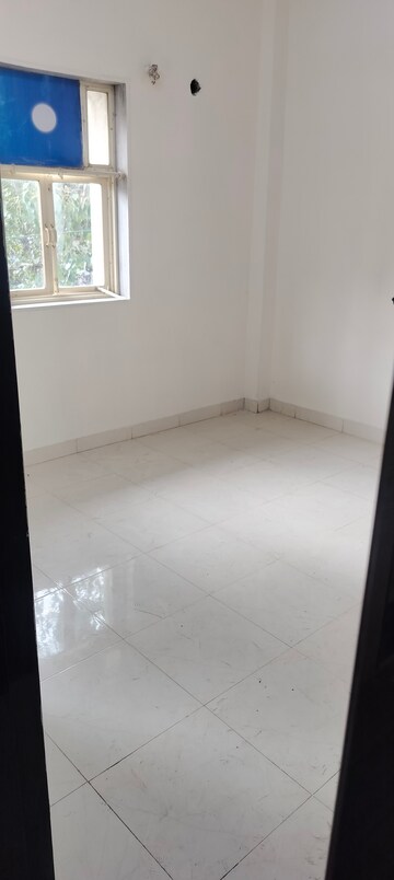 Room in 2 BHK Apartment at Evershine Apartment 2, Andheri West – for Rent