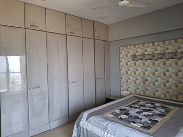 Bedroom in 3 BHK Apartment at Breach Candy Gardens, Cumbala Hill – for Rent