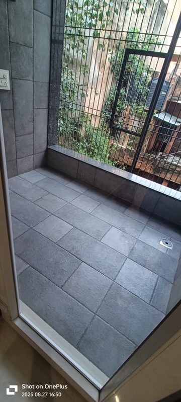 Balcony in 3 BHK Builder Floor at South Extension I – for Rent