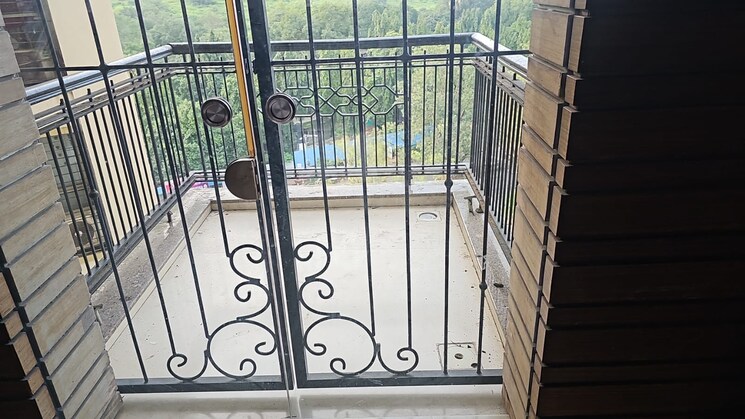 Balcony, siddhachal-shopping-centre 3.5 Bedroom 1650 Sq.Ft. Apartment In Vasant Vihar Thane 9169839