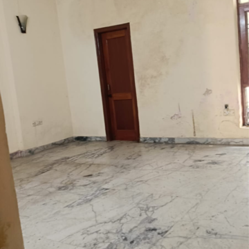 Room in 3.5 BHK Villa at RWA Apartments Sector 50, Sector 50 – for Rent