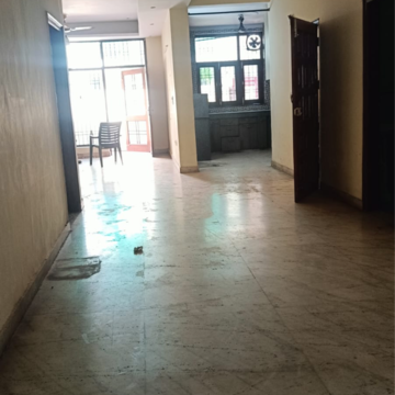 Room in 3.5 BHK Villa at RWA Apartments Sector 50, Sector 50 – for Rent
