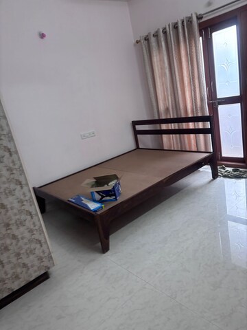 Room in 2 BHK Apartment at Oxford Tower, Kodihalli – for Rent