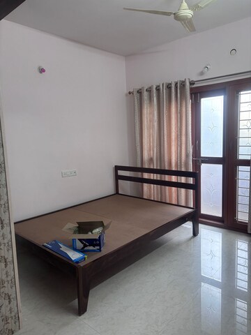 Room in 2 BHK Apartment at Oxford Tower, Kodihalli – for Rent