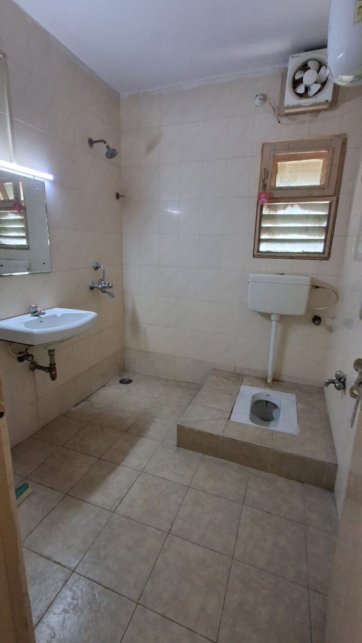 Bathroom, tejasree-vihari 3 Bedroom 1610 Sq.Ft. Apartment In Serilingampally Hyderabad 9148686