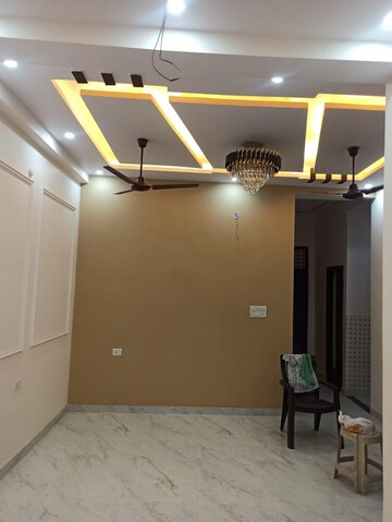 Room in 5 BHK Builder Floor at Gomti Nagar – for Sale