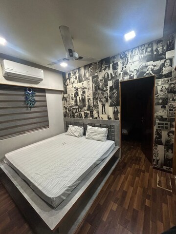 Room in 3 BHK Apartment at Thaltej Shilaj Road – for Rent