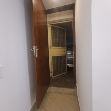 Building Lobby in 1 BHK Builder Floor at Malviya Nagar – for Rent