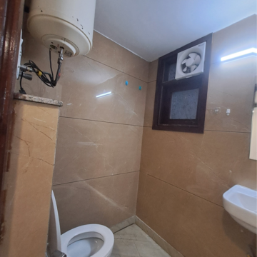 Bathroom in 1 BHK Builder Floor at Malviya Nagar – for Rent