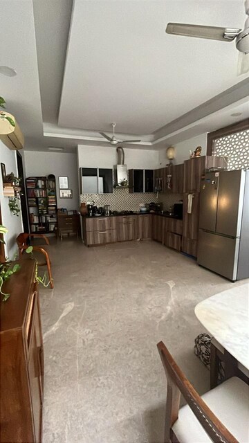 Living Room in 3 BHK Builder Floor at DLF City Phase IV, Dlf Phase iv – for Rent