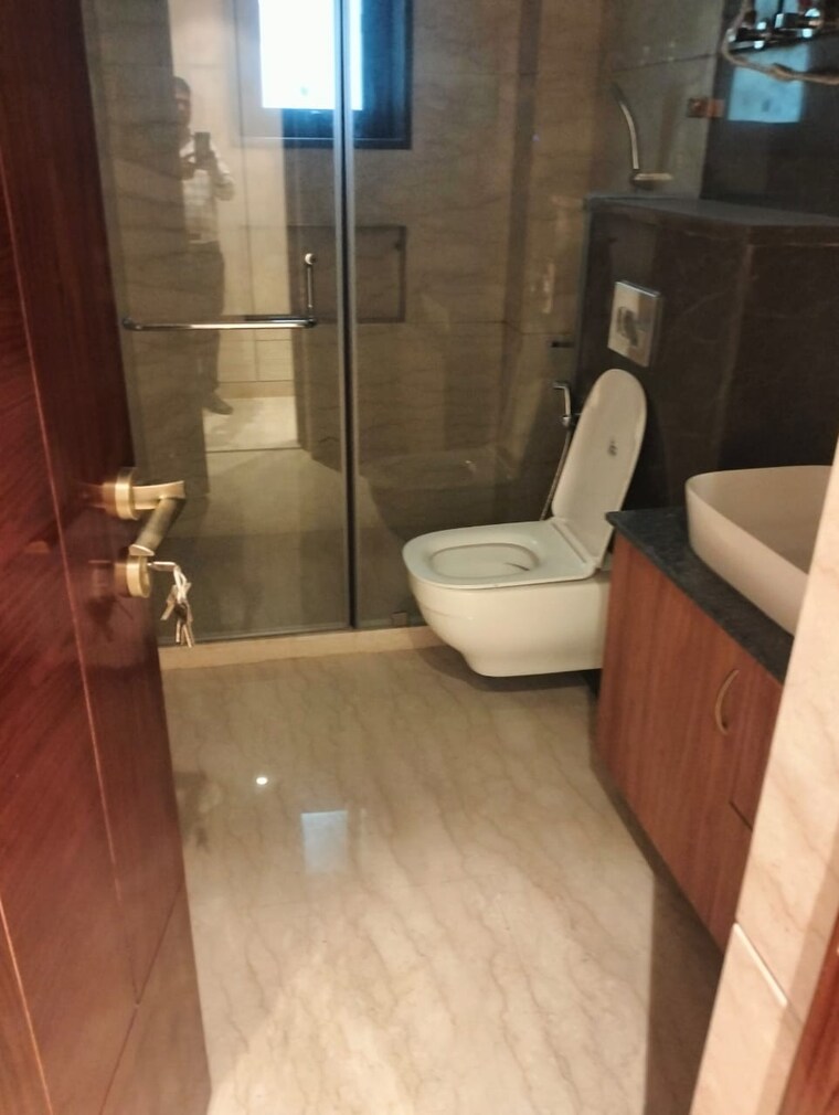 Bathroom, gupta-awas 3 Bedroom 2000 Sq.Ft. Builder Floor In Sector 43 Gurgaon 9169934