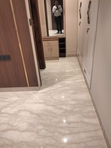 Room in 3 BHK Builder Floor at Gupta Awas, Sector 43 – for Rent