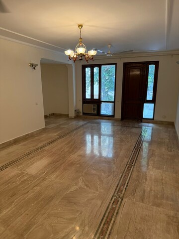 Room in 3 BHK Builder Floor at DLF City Gurgaon, Sector 27 – for Rent