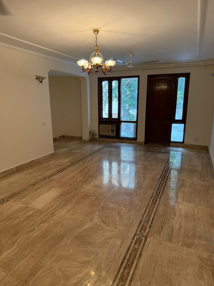 Room, dlf-city-gurgaon 3 Bedroom 2500 Sq.Ft. Builder Floor In Sector 27 Gurgaon 9169941