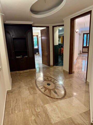Room in 3 BHK Builder Floor at DLF City Gurgaon, Sector 27 – for Rent
