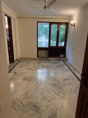 Room in 3 BHK Builder Floor at DLF City Gurgaon, Sector 27 – for Rent