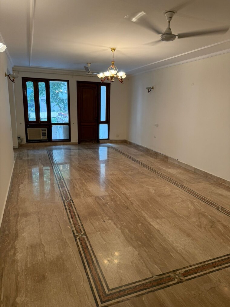 Room, dlf-city-gurgaon 3 Bedroom 2500 Sq.Ft. Builder Floor In Sector 27 Gurgaon 9169941