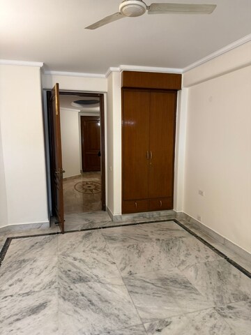 Room in 3 BHK Builder Floor at DLF City Gurgaon, Sector 27 – for Rent
