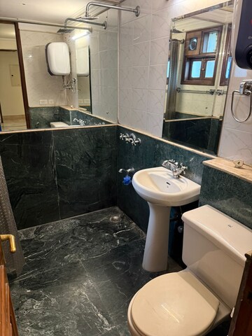 Kitchen in 3 BHK Builder Floor at DLF City Gurgaon, Sector 27 – for Rent