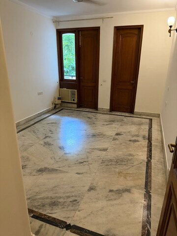 Room in 3 BHK Builder Floor at DLF City Gurgaon, Sector 27 – for Rent