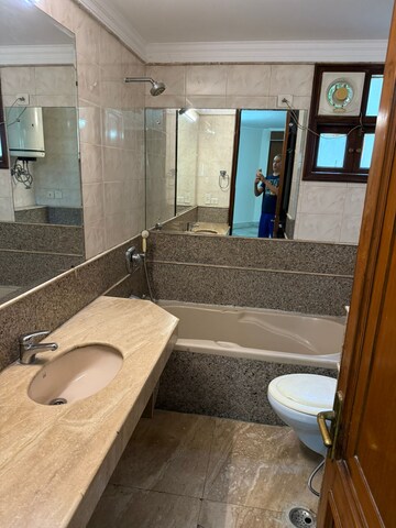 Team Area in 3 BHK Builder Floor at DLF City Gurgaon, Sector 27 – for Rent