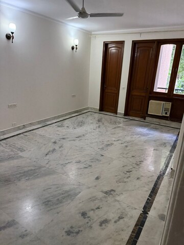 Room in 3 BHK Builder Floor at DLF City Gurgaon, Sector 27 – for Rent